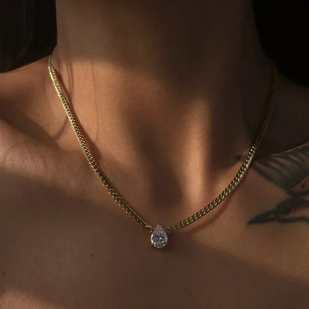 Collar De Cristal En Forma De Gota